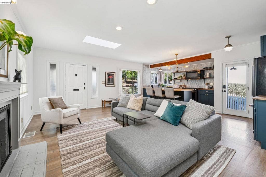 3706 Hillview St, Oakland, CA 94602 3706 Hillview St, Oakland, CA 94602
