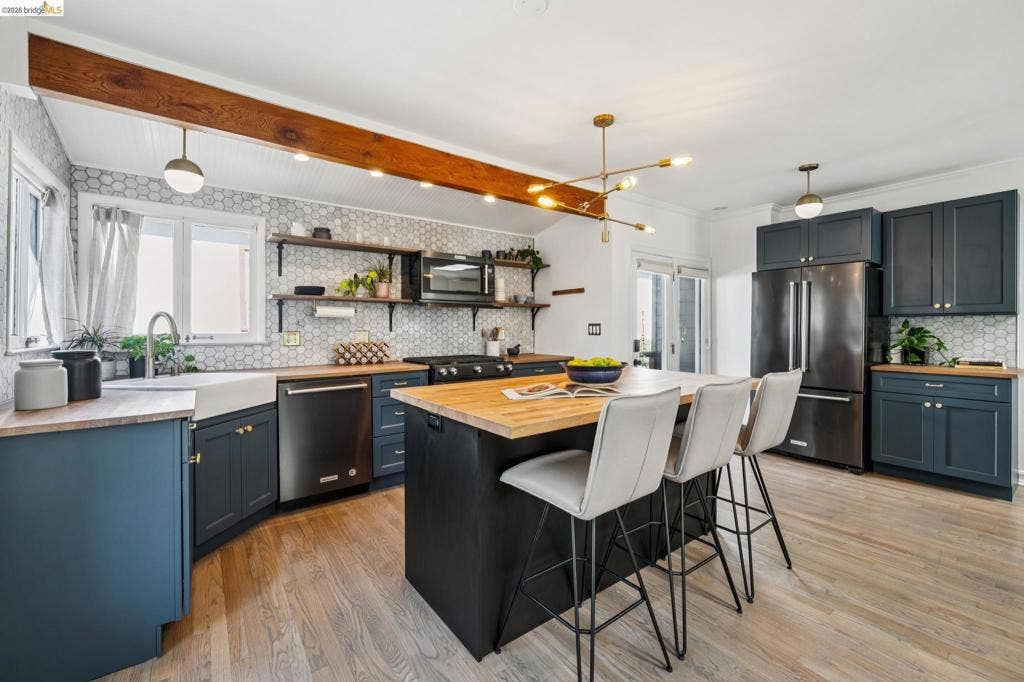 3706 Hillview St, Oakland, CA 94602 3706 Hillview St, Oakland, CA 94602