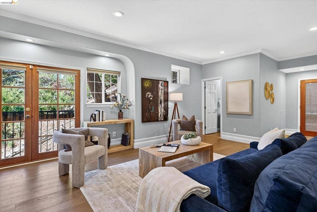 6700 Moore Dr, Oakland, CA 94611 6700 Moore Dr, Oakland, CA 94611