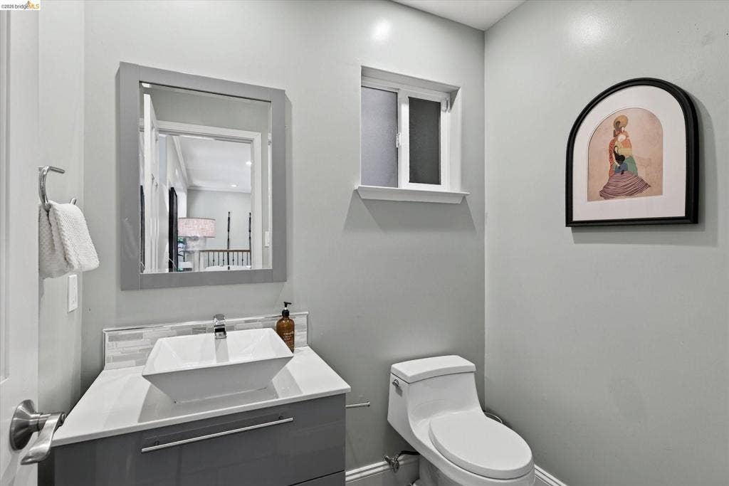 6700 Moore Dr, Oakland, CA 94611 6700 Moore Dr, Oakland, CA 94611