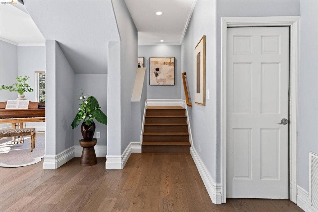 6700 Moore Dr, Oakland, CA 94611 6700 Moore Dr, Oakland, CA 94611