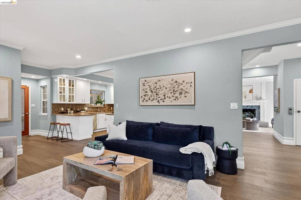 6700 Moore Dr, Oakland, CA 94611 6700 Moore Dr, Oakland, CA 94611