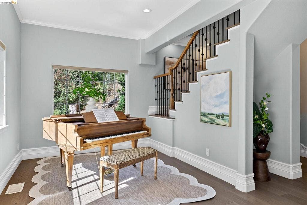 6700 Moore Dr, Oakland, CA 94611 6700 Moore Dr, Oakland, CA 94611