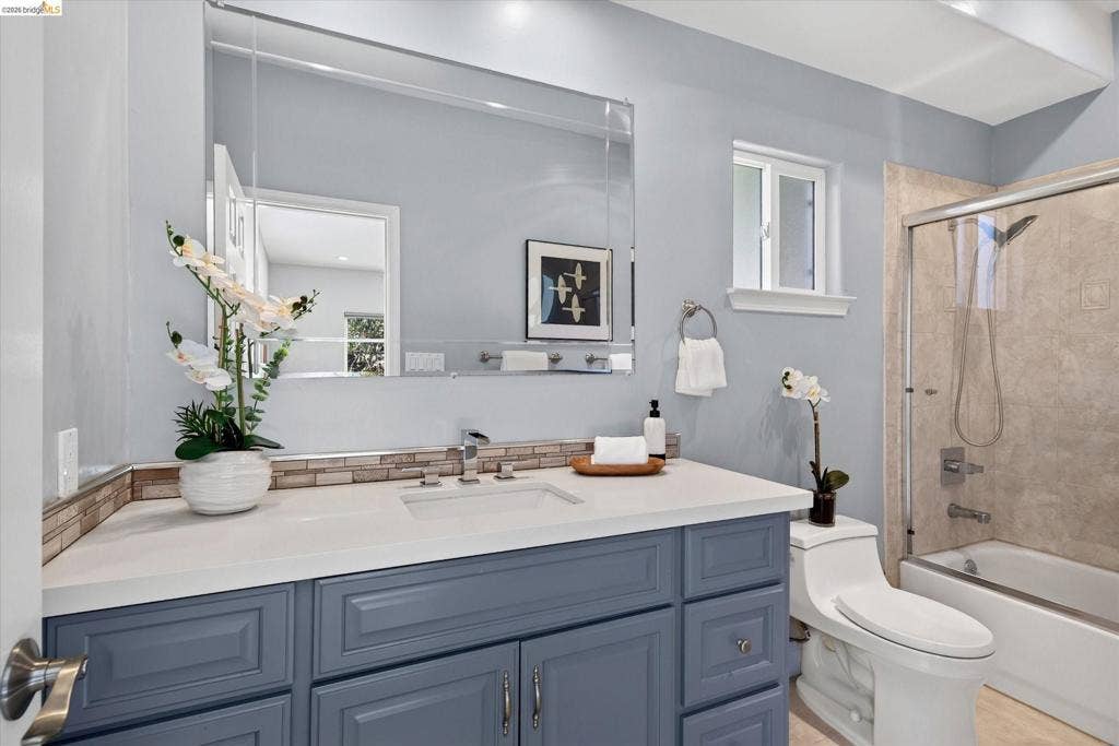6700 Moore Dr, Oakland, CA 94611 6700 Moore Dr, Oakland, CA 94611