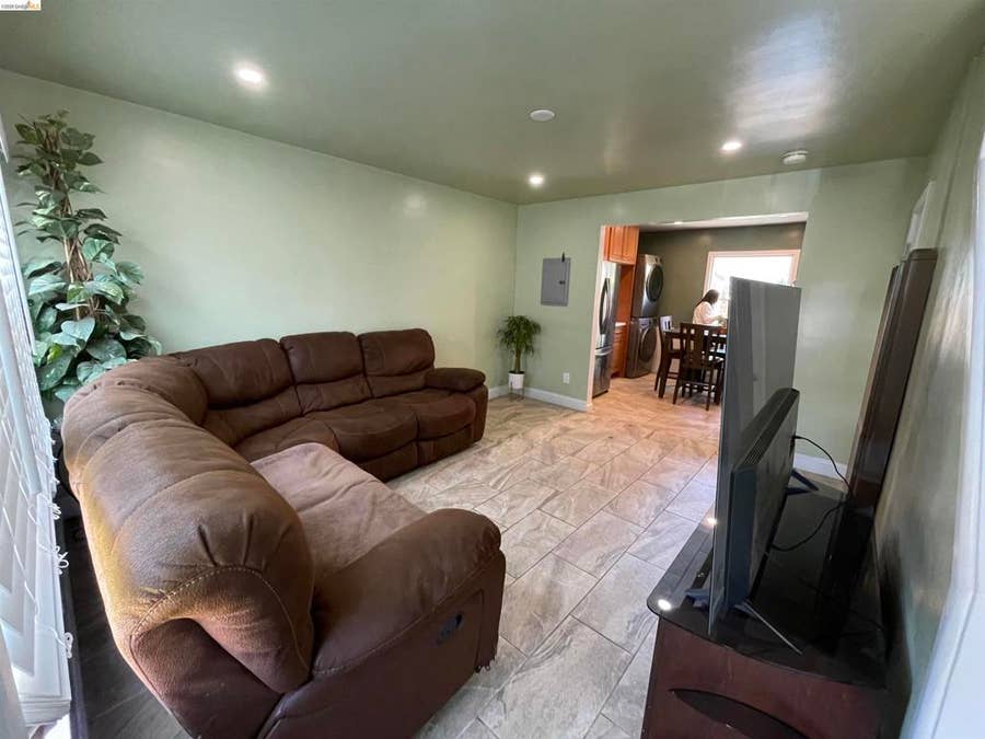 Property photo for 18 W Chanslor Ct, Richmond, CA