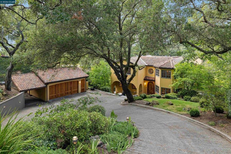 Property photo for 124 CAMINO SOBRANTE, Orinda, CA