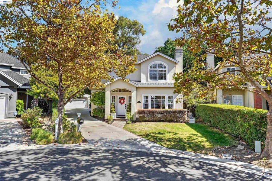 Property photo for 850 Arroyo Ct, Palo Alto, CA