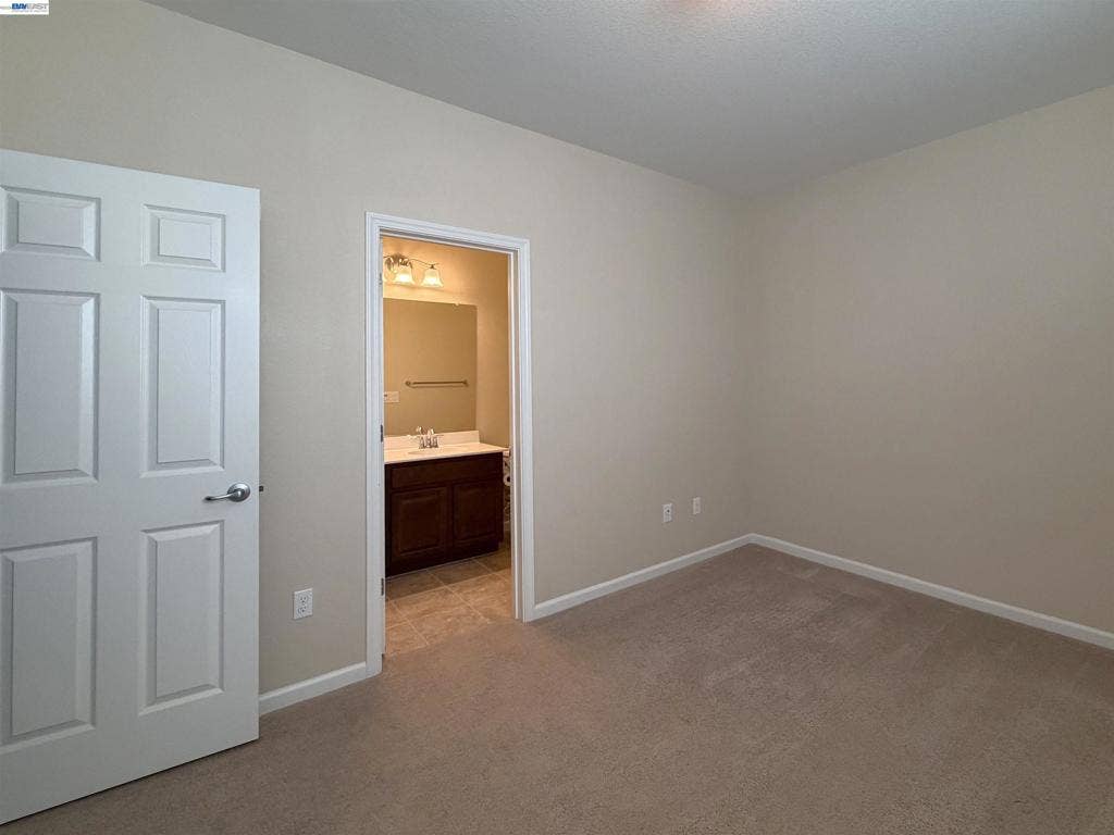 2139 Eva Street, Napa, CA 94559 Downstairs Junior Suite