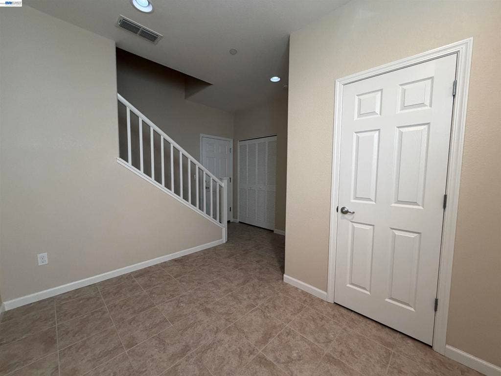 2139 Eva Street, Napa, CA 94559 Interior Entry