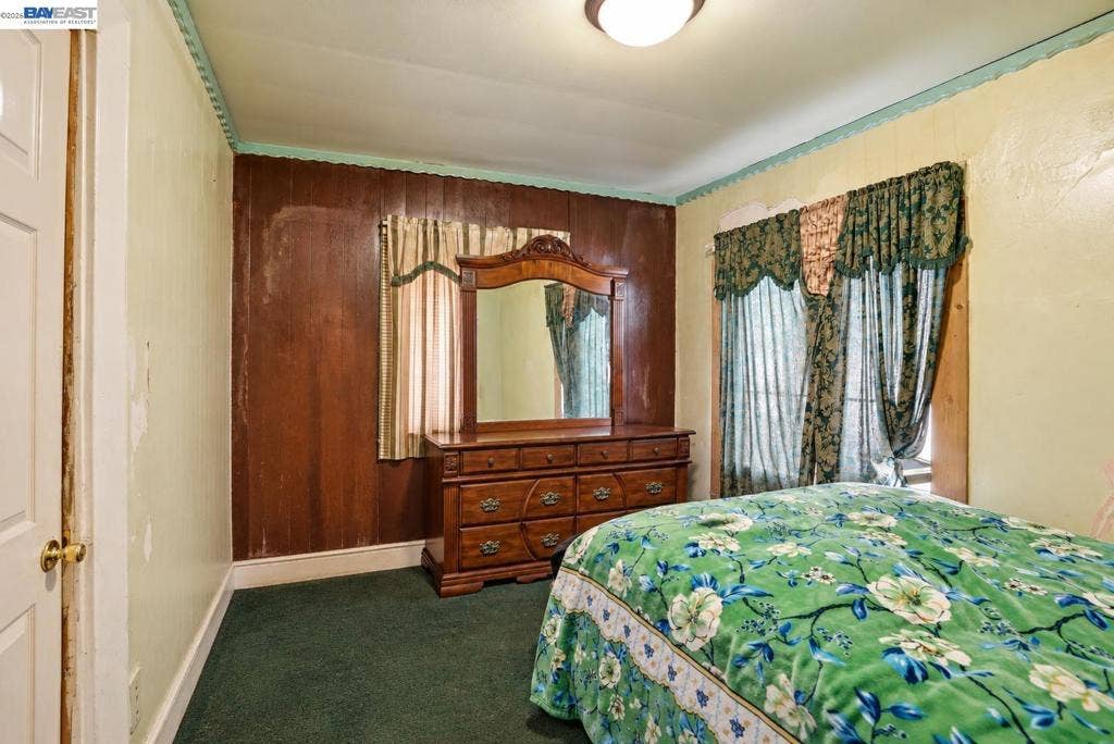 1473 82nd Ave, Oakland, CA 94621-2201 *Please note image has been virtually decluttered for visualization purposes* Refer to original photographs and in-person viewing for actual property condition.