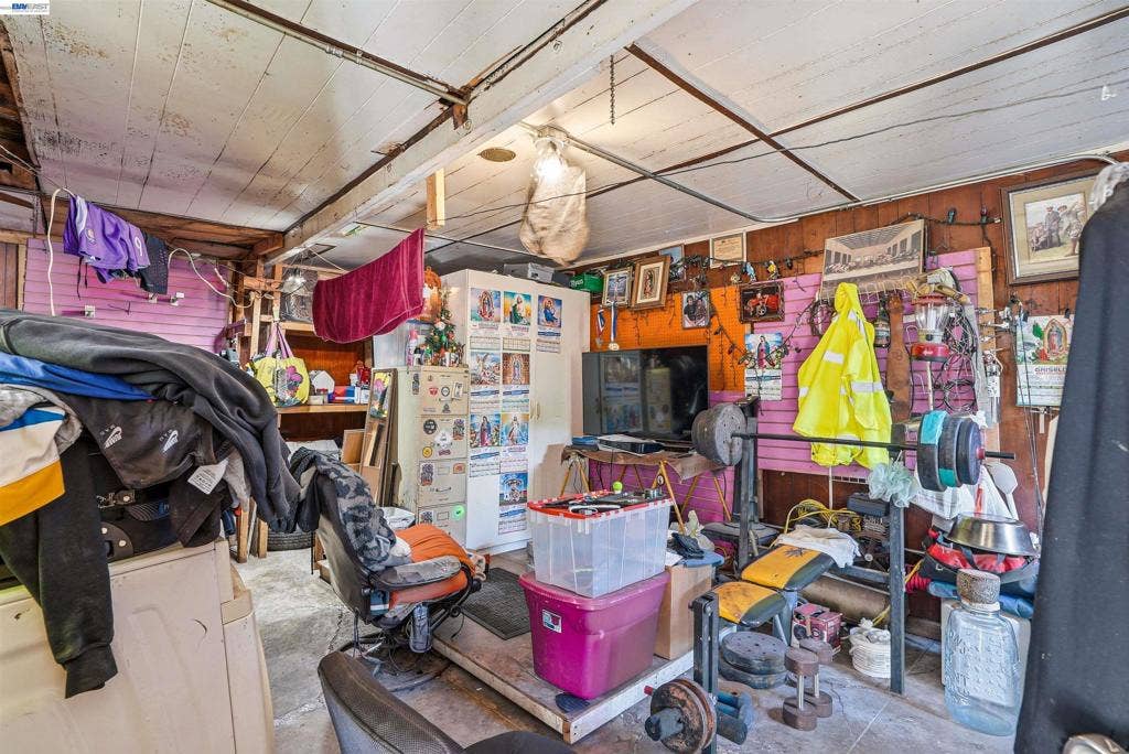1473 82nd Ave, Oakland, CA 94621-2201 Garage