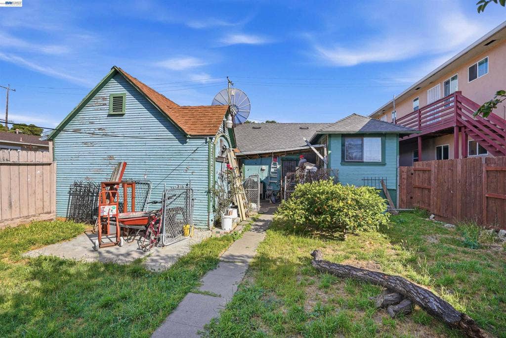 1473 82nd Ave, Oakland, CA 94621-2201 Back of House