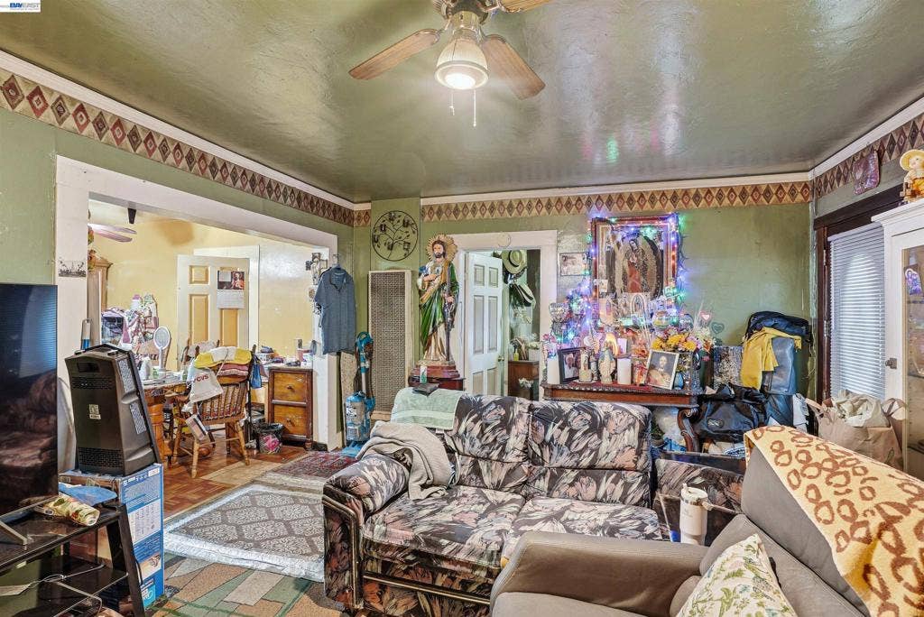 1473 82nd Ave, Oakland, CA 94621-2201 Angle view