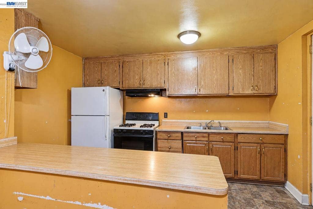 1473 82nd Ave, Oakland, CA 94621-2201 *Please note image has been virtually decluttered for visualization purposes* Refer to original photographs and in-person viewing for actual property condition.