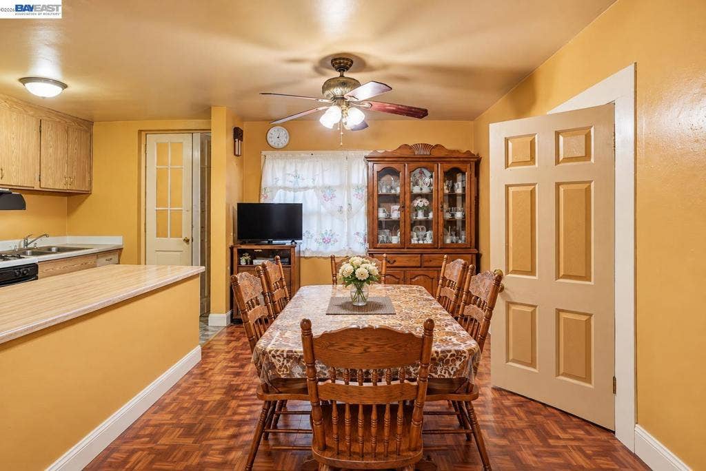 1473 82nd Ave, Oakland, CA 94621-2201 *Please note image has been virtually decluttered for visualization purposes* Refer to original photographs and in-person viewing for actual property condition.