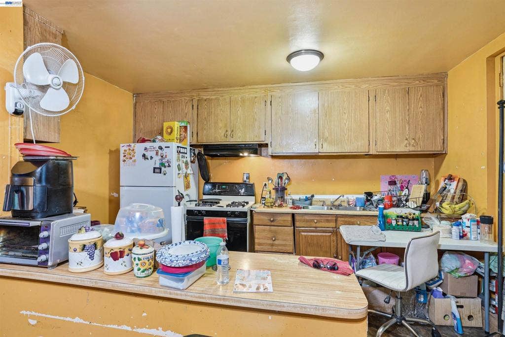 1473 82nd Ave, Oakland, CA 94621-2201 Kitchen