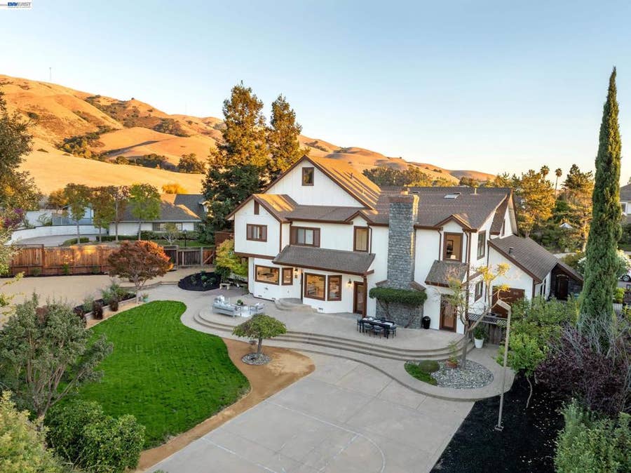 Property photo for 1849 Vinehill Cir, Fremont, CA