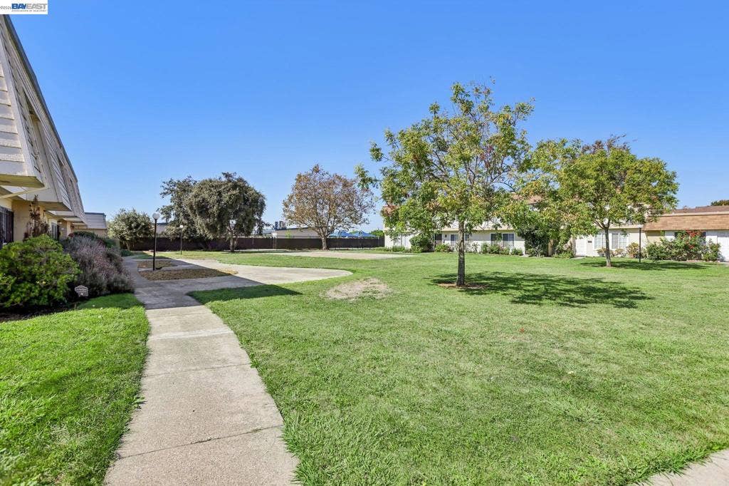 27827 Hummingbird Ct, Hayward, CA 94545 27827 Hummingbird Ct, Hayward, CA 94545