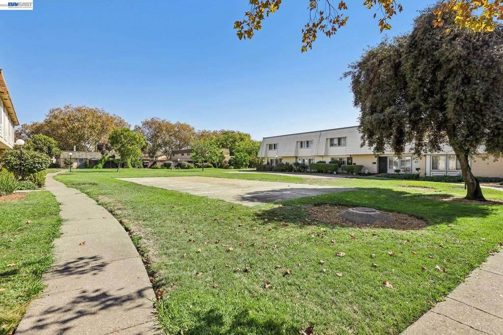 27827 Hummingbird Ct, Hayward, CA 94545 27827 Hummingbird Ct, Hayward, CA 94545