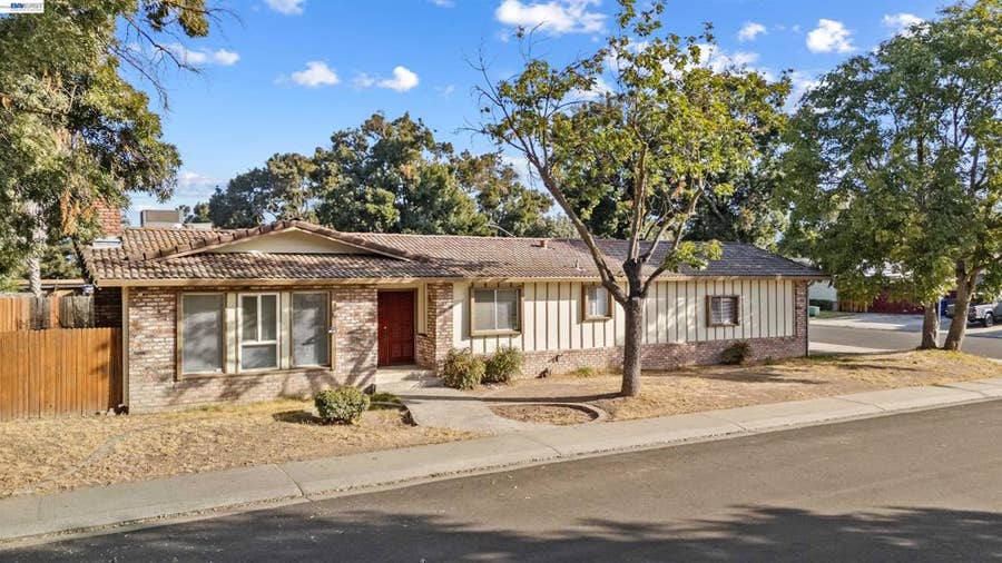 Property photo for 2709 Albion Way, Modesto, CA