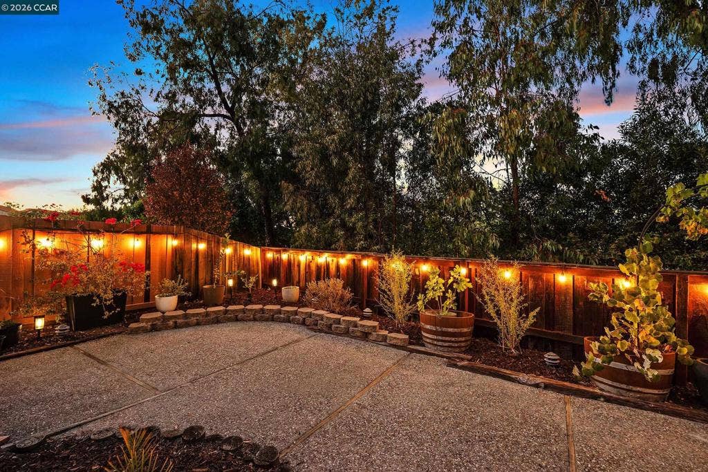 35 Sapphire Ct, Hercules, CA 94547 35 Sapphire Ct, Hercules, CA 94547