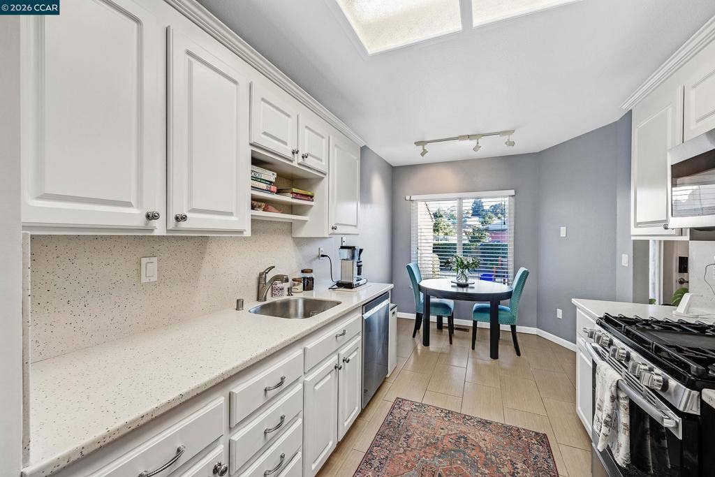 35 Sapphire Ct, Hercules, CA 94547 35 Sapphire Ct, Hercules, CA 94547