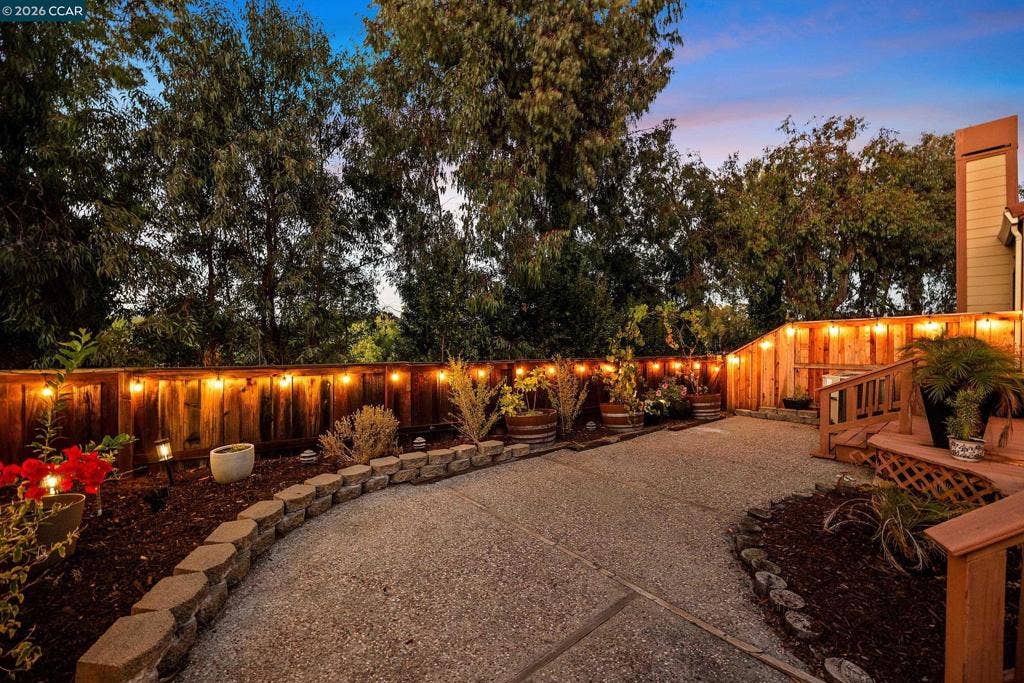 35 Sapphire Ct, Hercules, CA 94547 35 Sapphire Ct, Hercules, CA 94547