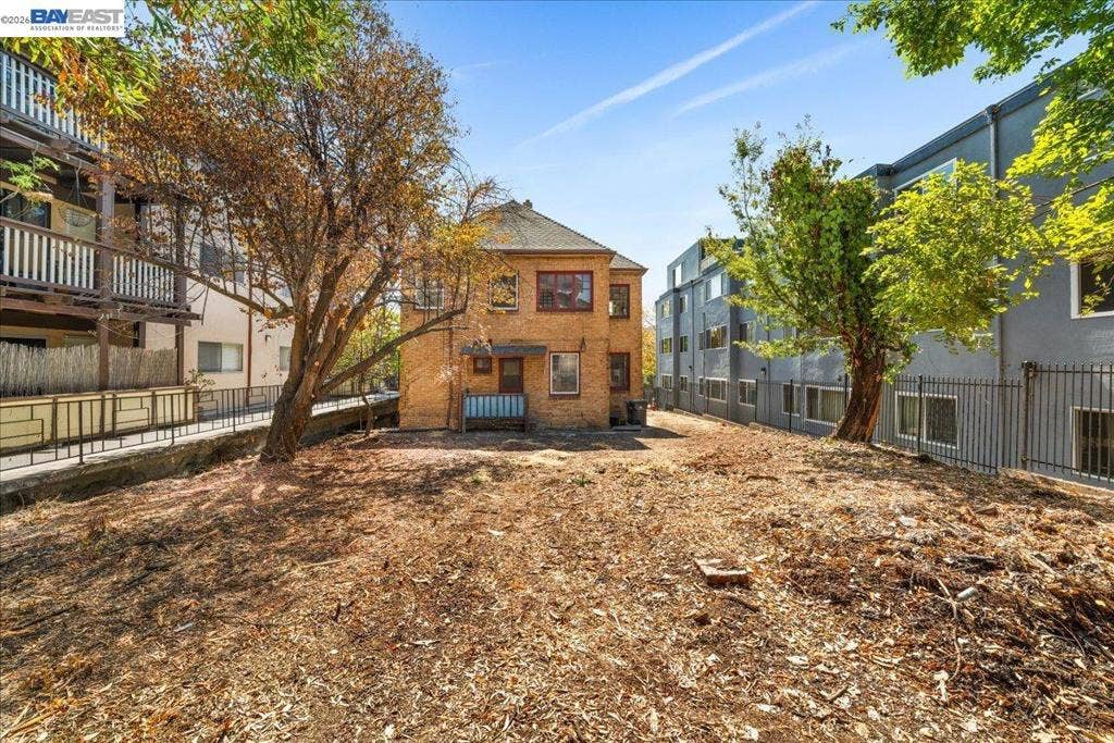 473 Crescent St, Oakland, CA 94610