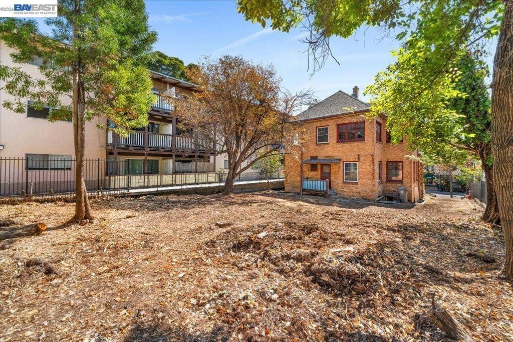 473 Crescent St, Oakland, CA 94610