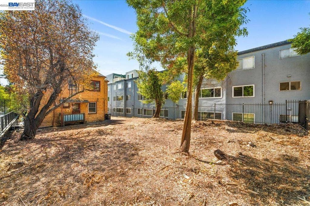 473 Crescent St, Oakland, CA 94610