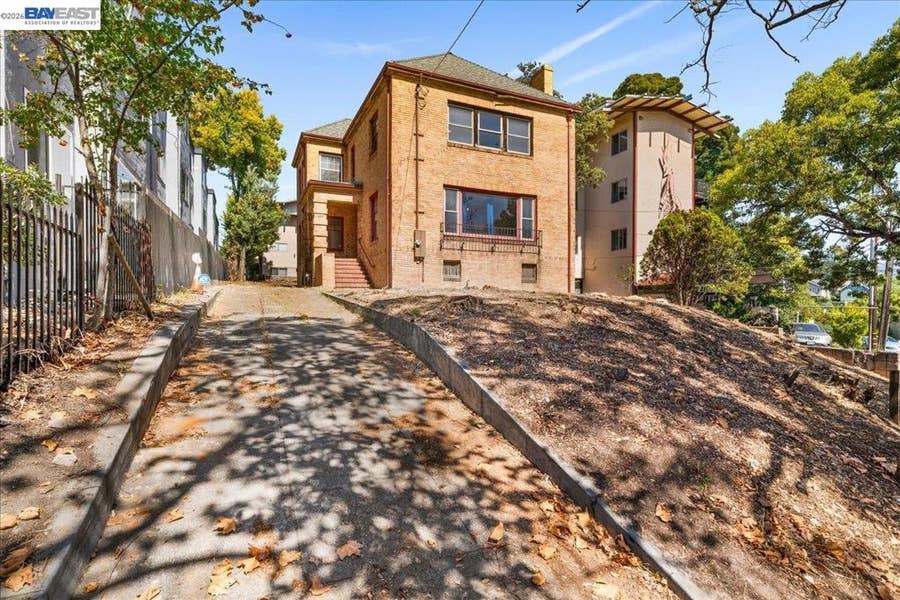Property photo for 473 Crescent St, Oakland, CA