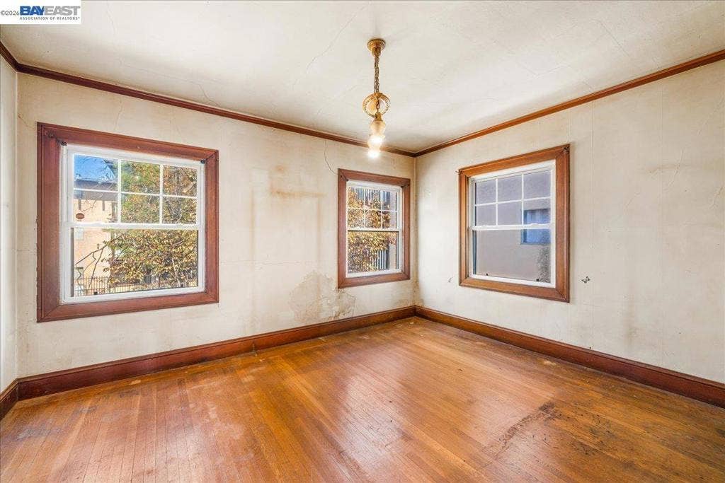 473 Crescent St, Oakland, CA 94610