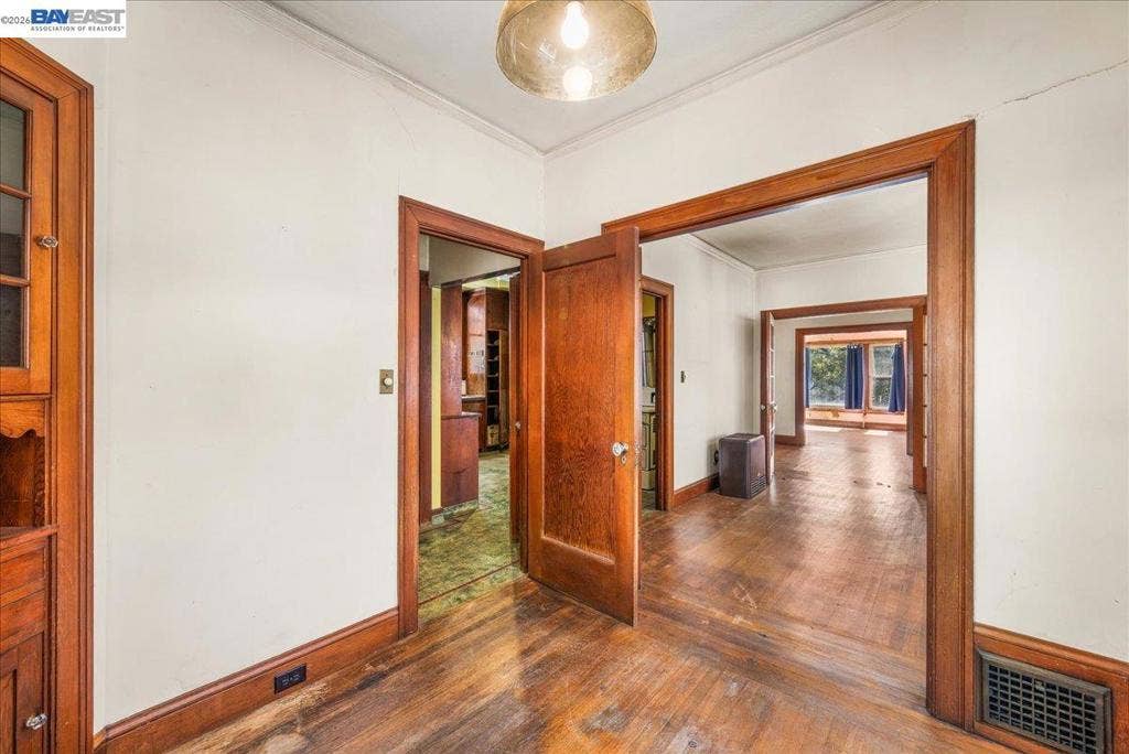 473 Crescent St, Oakland, CA 94610