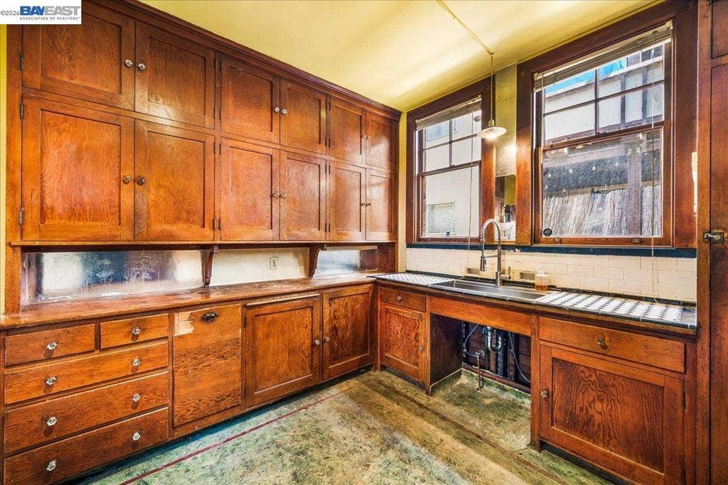 473 Crescent St, Oakland, CA 94610