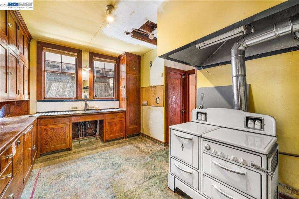 473 Crescent St, Oakland, CA 94610