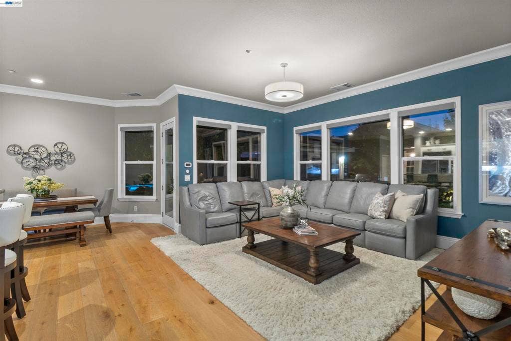 687 Old Oak Rd, Livermore, CA 94550