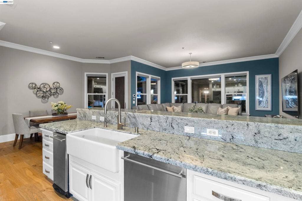 687 Old Oak Rd, Livermore, CA 94550