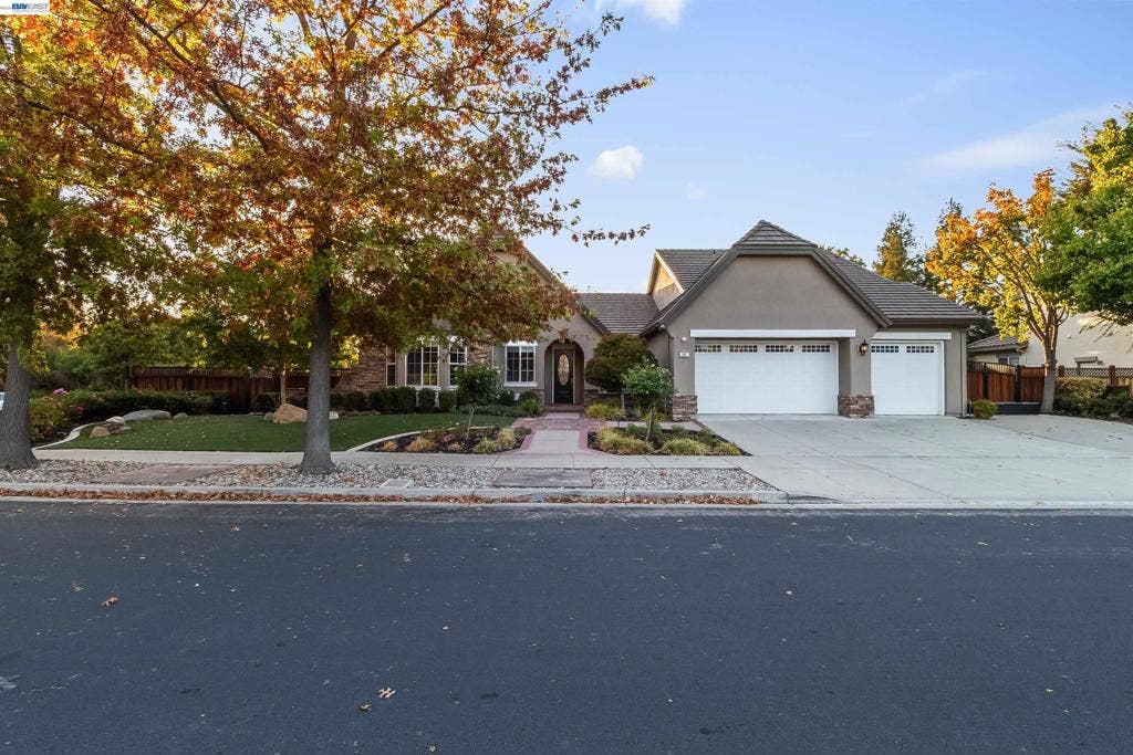 687 Old Oak Rd, Livermore, CA 94550