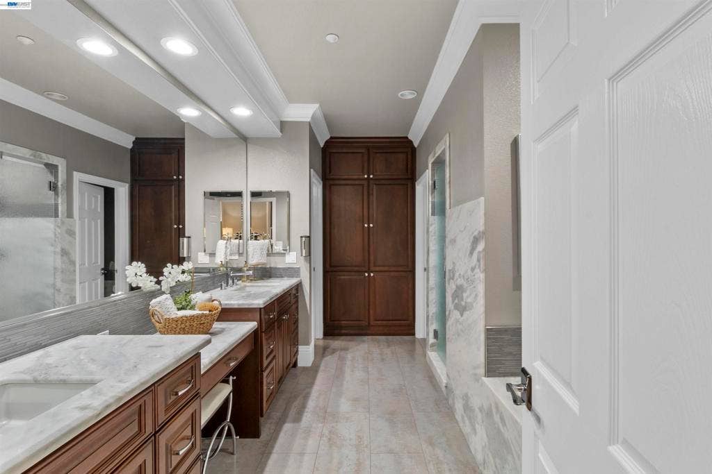 687 Old Oak Rd, Livermore, CA 94550