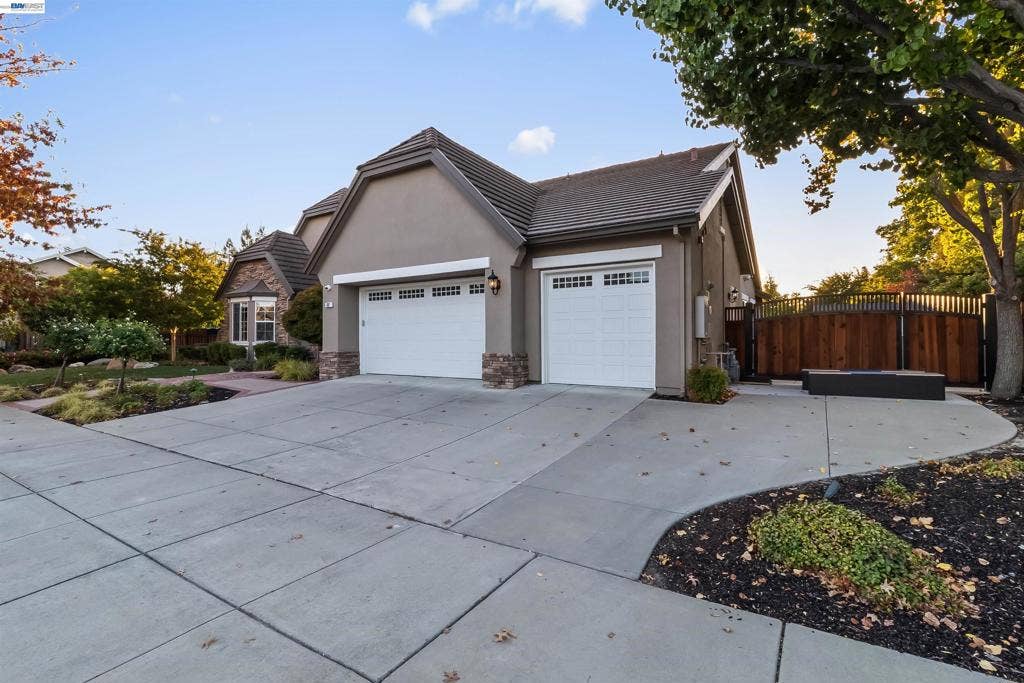 687 Old Oak Rd, Livermore, CA 94550