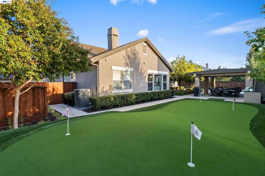 687 Old Oak Rd, Livermore, CA 94550
