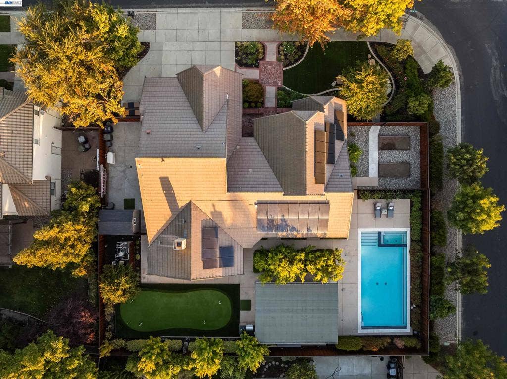 687 Old Oak Rd, Livermore, CA 94550