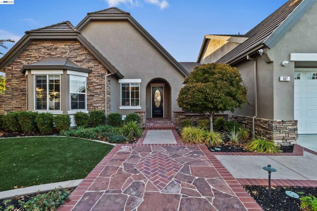 687 Old Oak Rd, Livermore, CA 94550