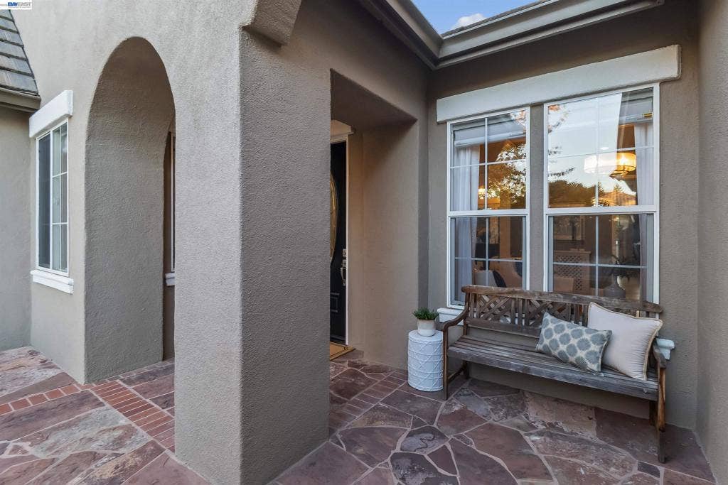 687 Old Oak Rd, Livermore, CA 94550