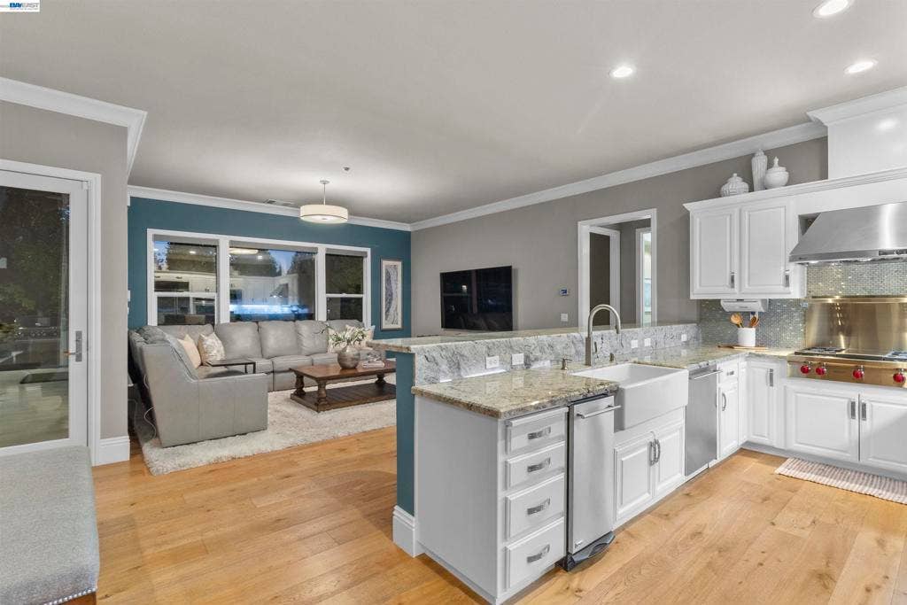 687 Old Oak Rd, Livermore, CA 94550