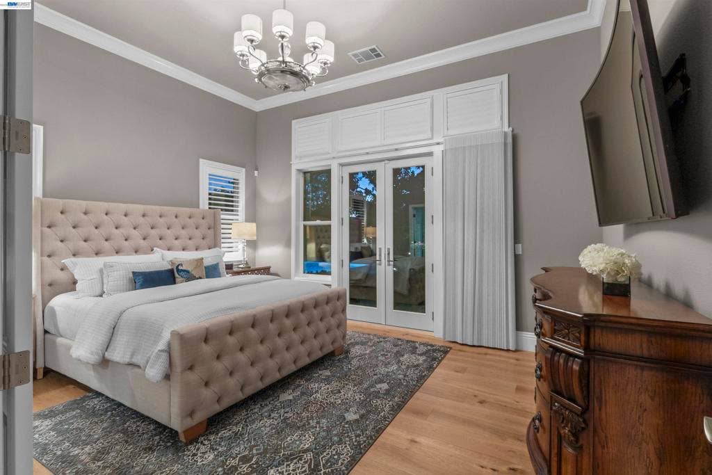 687 Old Oak Rd, Livermore, CA 94550