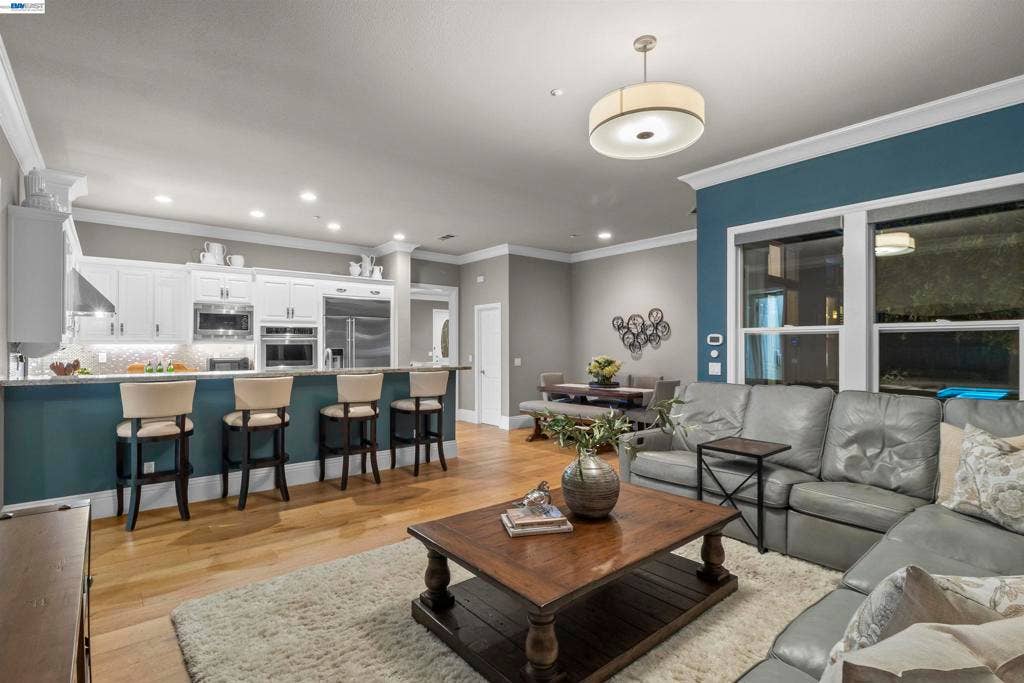 687 Old Oak Rd, Livermore, CA 94550
