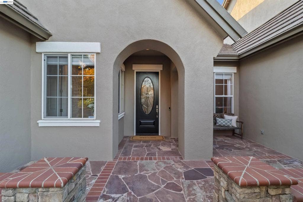 687 Old Oak Rd, Livermore, CA 94550
