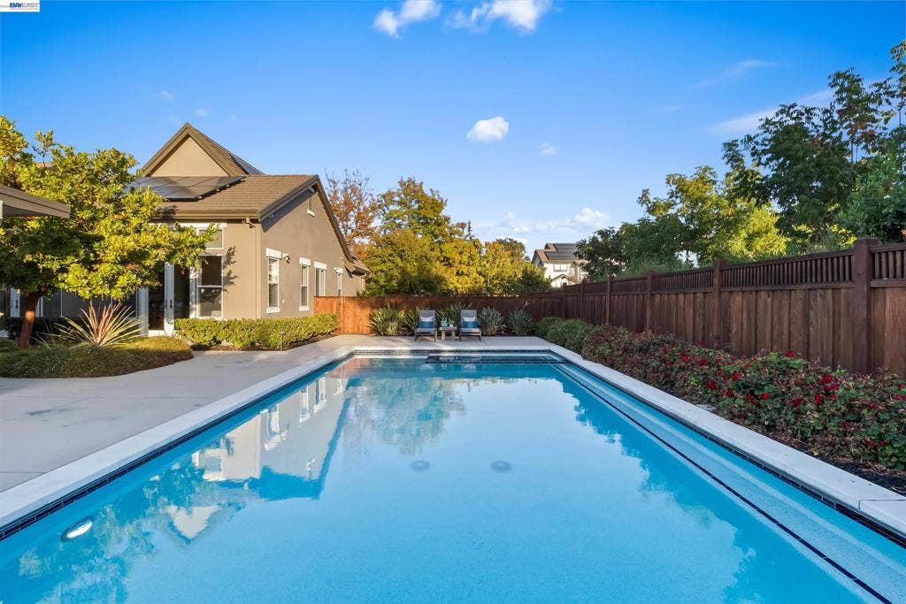 687 Old Oak Rd, Livermore, CA 94550