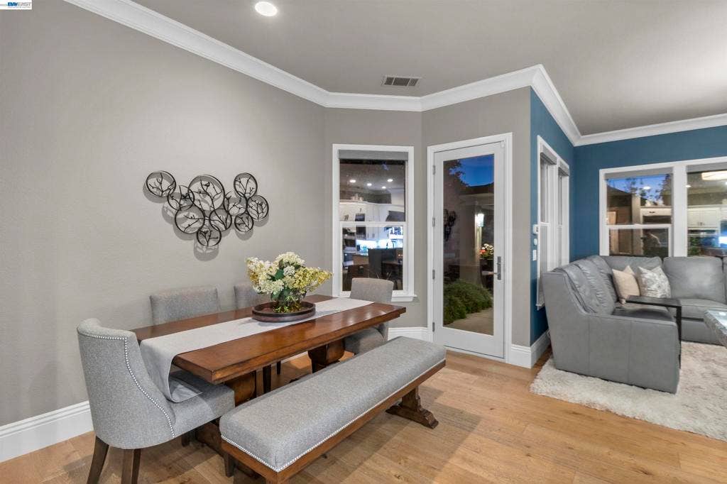 687 Old Oak Rd, Livermore, CA 94550